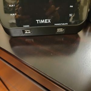 Timex dual USB alarm clock with battery backup.